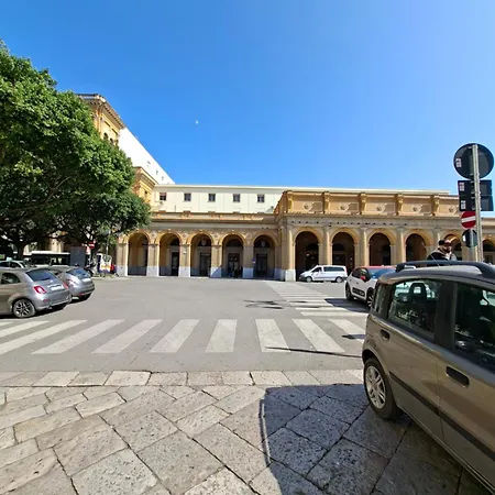 House Stazione Bed & Breakfast 3*